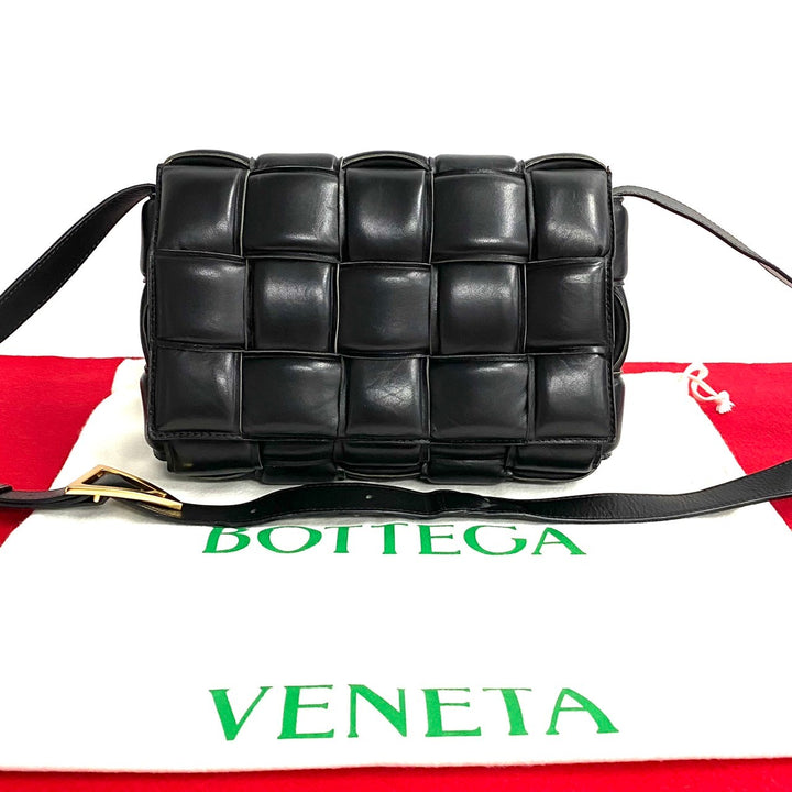 Bottega Veneta Maxi Intrecciato Padded Leather Cassette Bag Leather Crossbody Bag in Very Good Condition