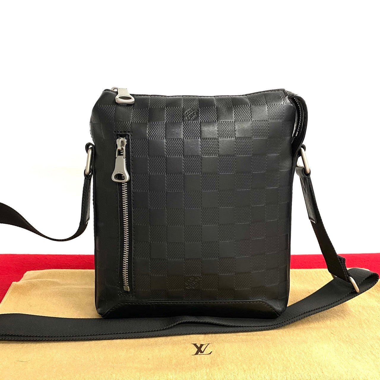 Louis Vuitton Discovery Messenger BB Leather Shoulder Bag N42418 in Very Good Condition