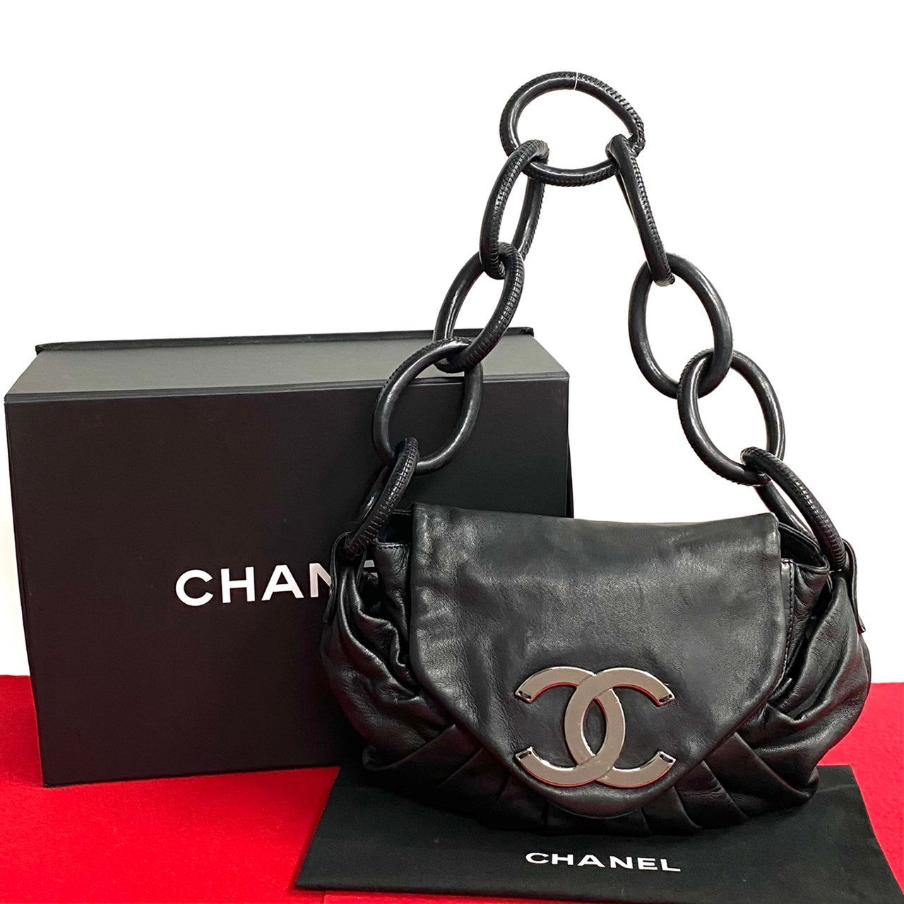 Chanel CC Ring Shoulder Bag  Leather Crossbody Bag in Good condition