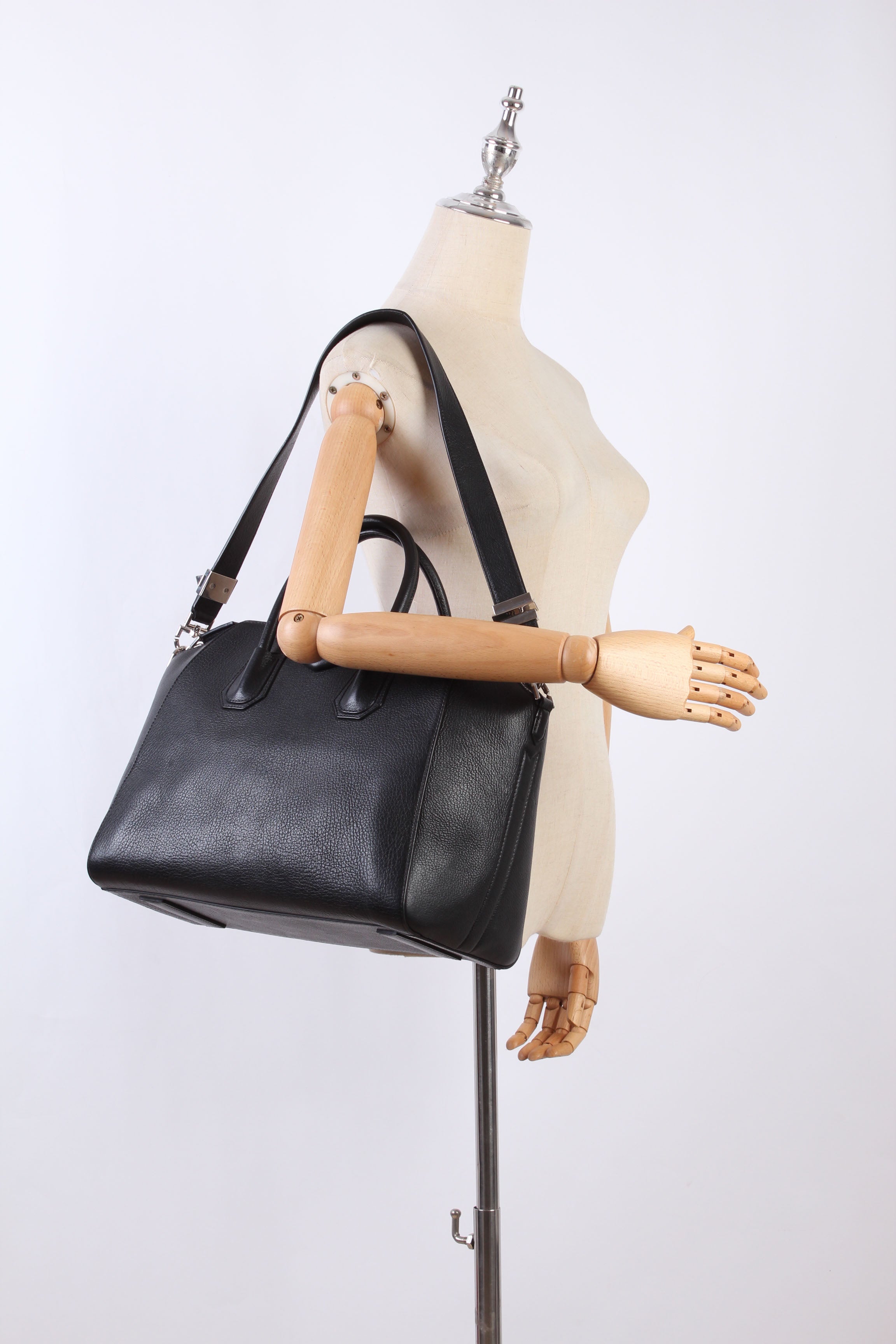 Antigona Leather Handbag