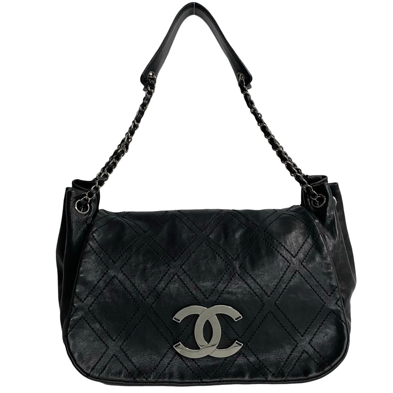 Chanel CC Quilted Leather Shoulder Bag Leather Crossbody Bag in Very Good Condition