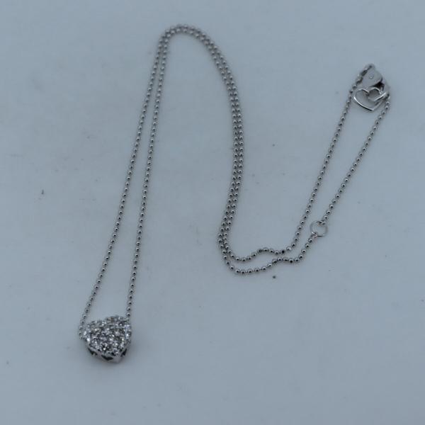 Other 18k Gold Diamond Pave Heart Pendant Necklace Metal Necklace in Excellent condition