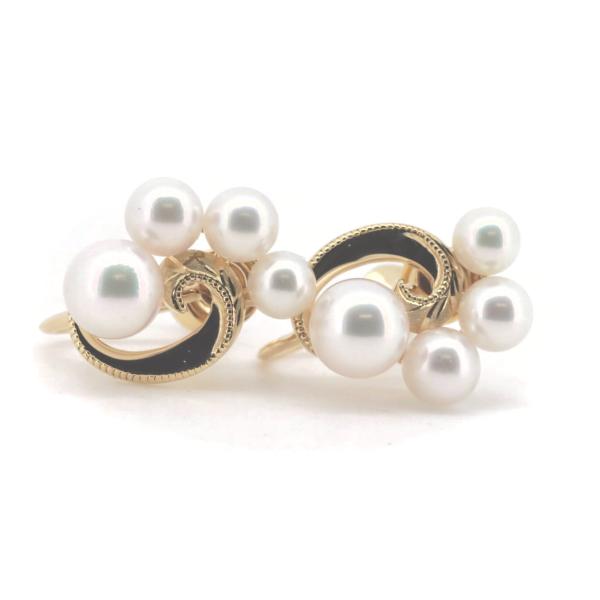 Mikimoto 18k Gold Pearl Earrings Metal Earrings in Excellent condition