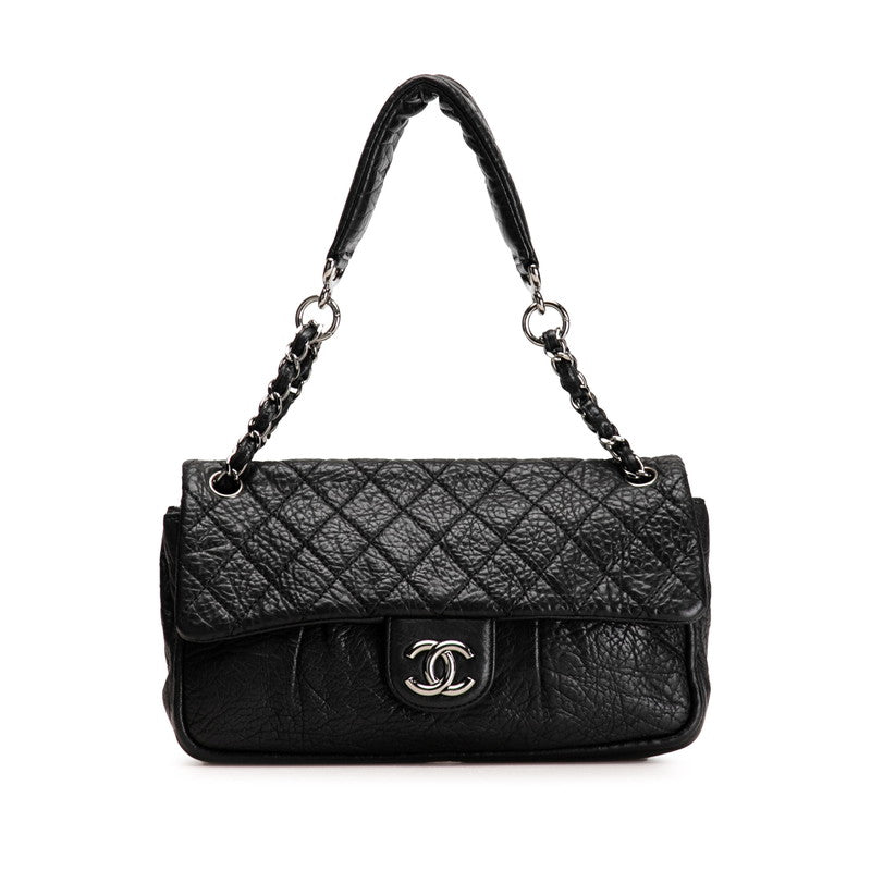 Chanel CC Medium Easy Flap Bag  Leather Shoulder Bag in Good condition