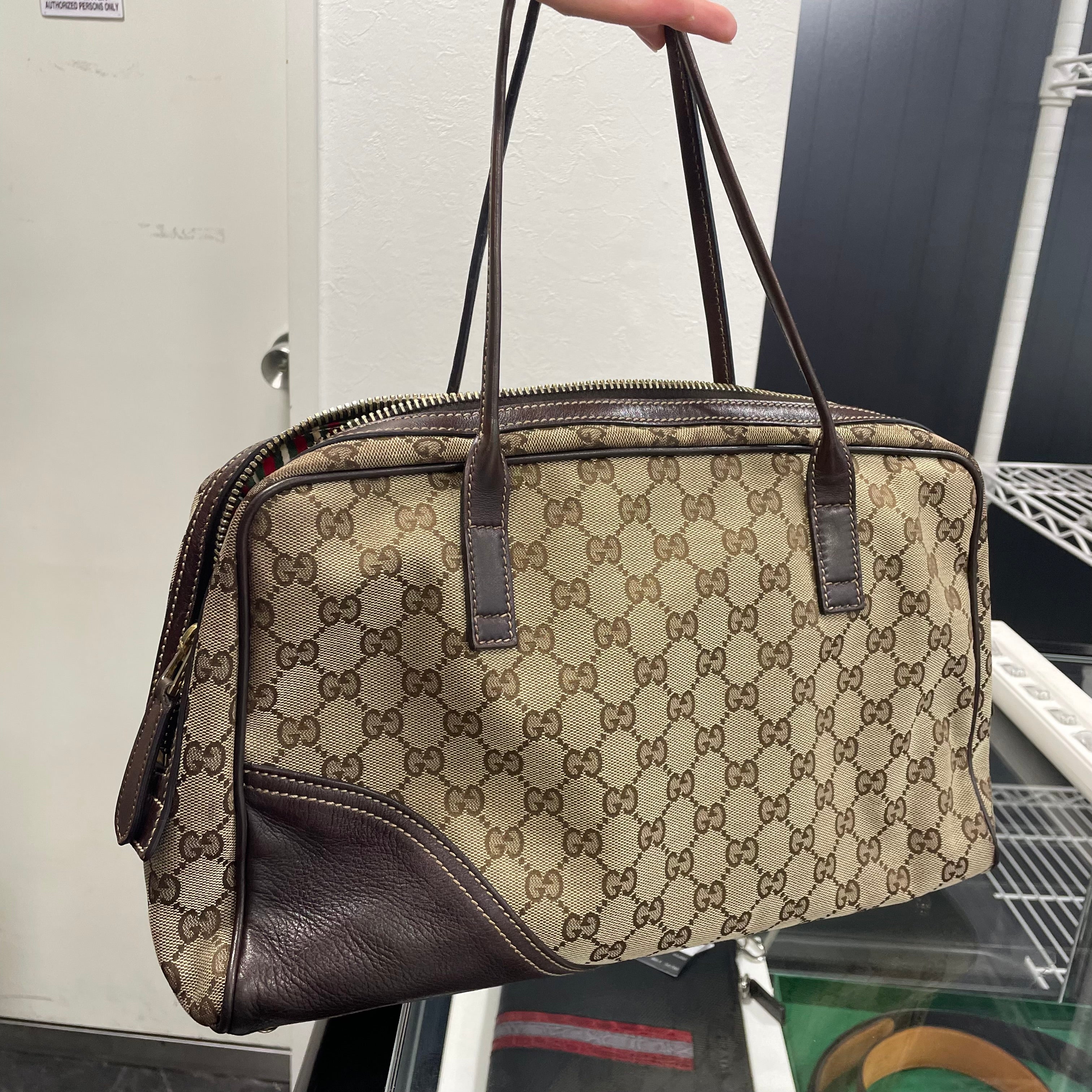 Gucci shoulder bag 330