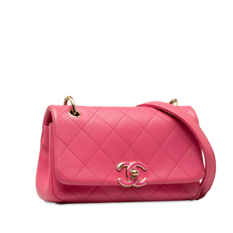 Chanel CC Matelasse Shoulder Bag  Leather Shoulder Bag in Good condition