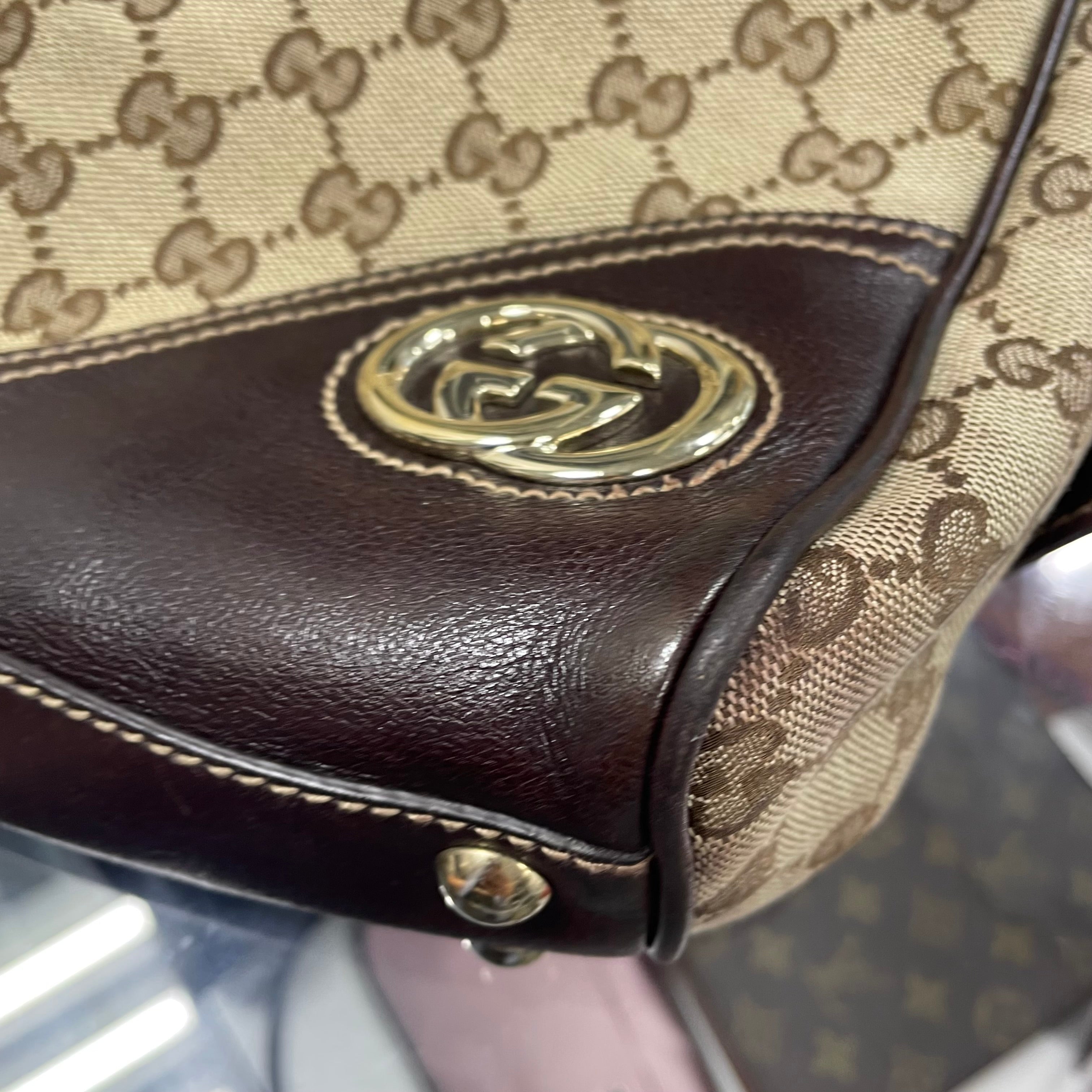 Gucci shoulder bag 330