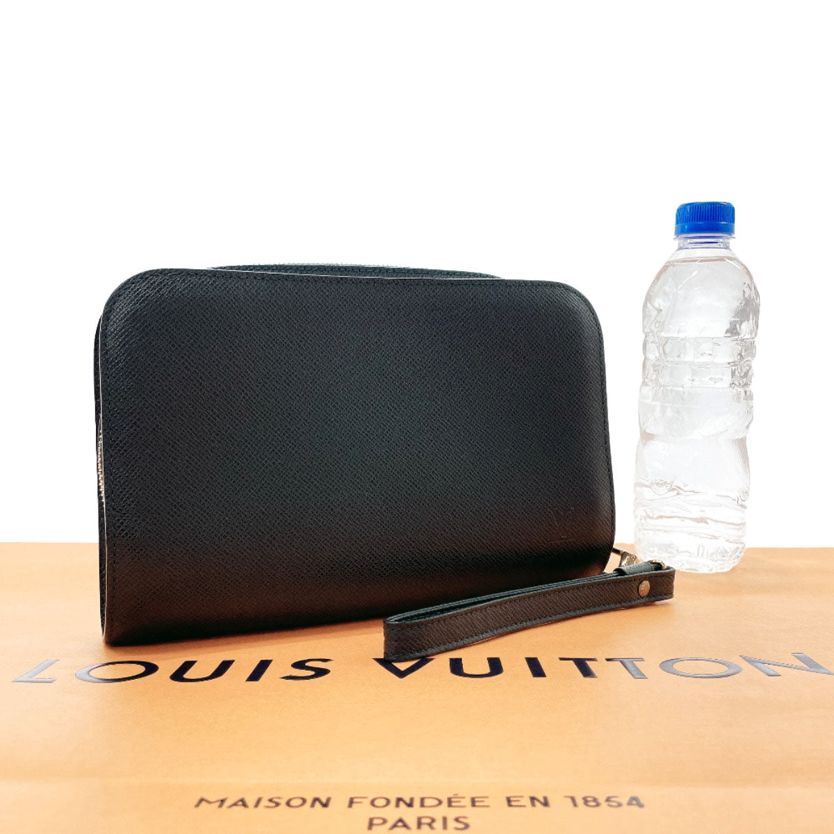 Louis Vuitton Baikal Leather Clutch Bag M30184 in Good condition