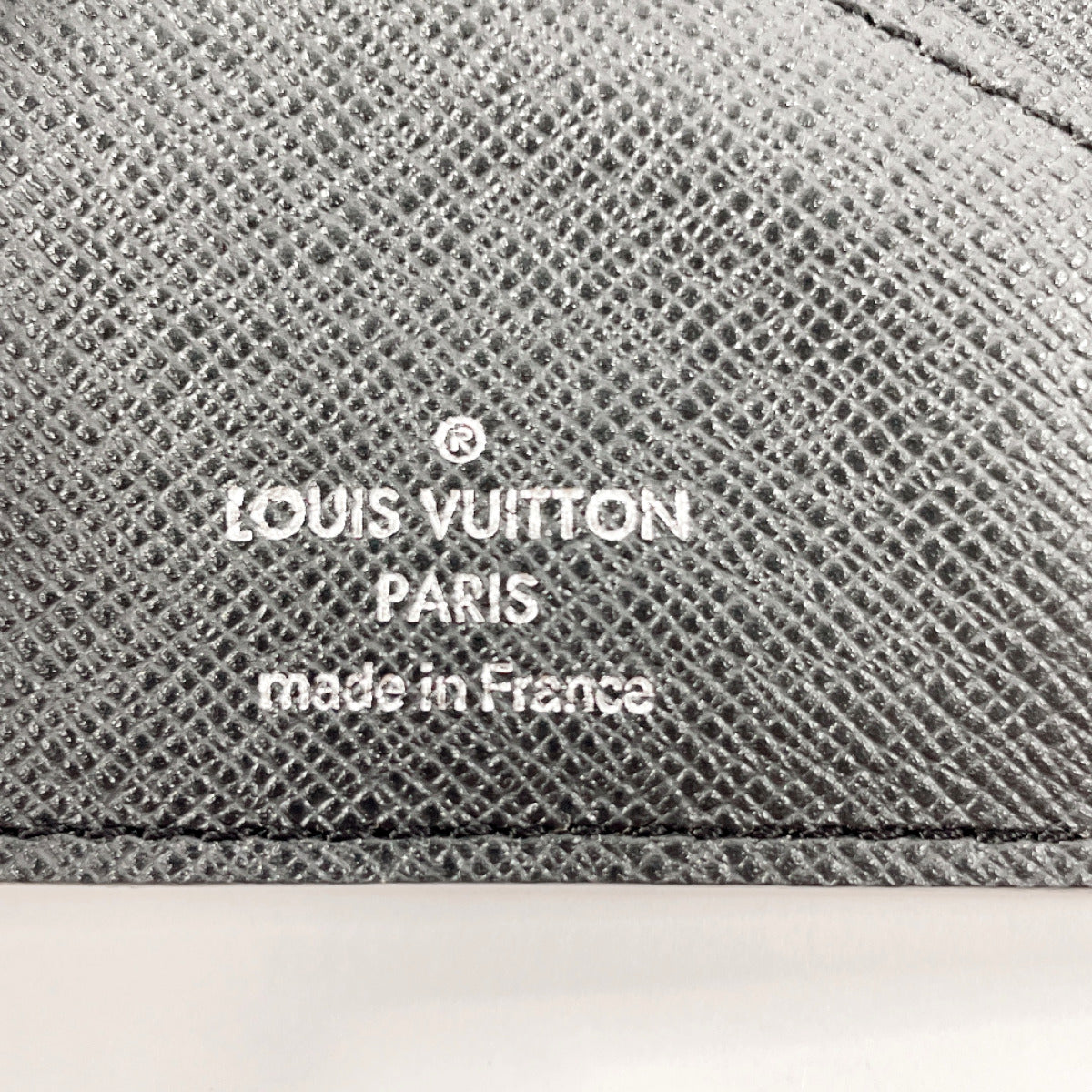 Louis Vuitton Taiga Long Wallet M32662