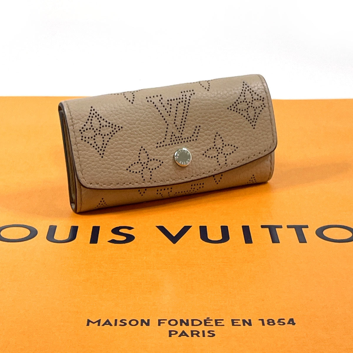 Louis Vuitton Monogram Mahina Key Case M64055