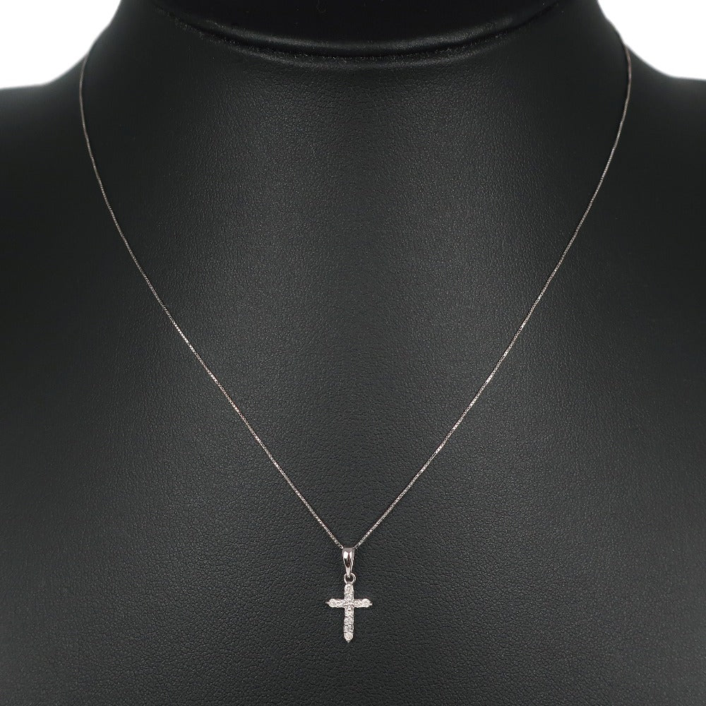 [LuxUness] 18k Gold Diamond Cross Pendant Necklace Metal Necklace in Good condition