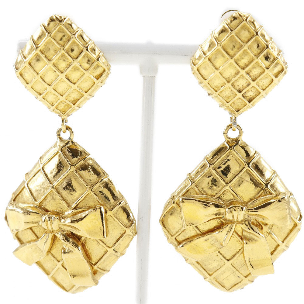 Chanel Quilted Diamond Shaped Swing Earrings  Metal Earrings in Very Good Condition