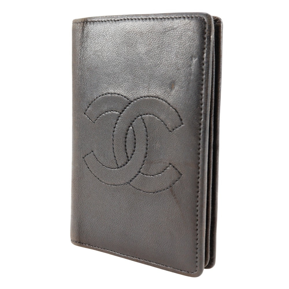 Chanel Leather Card Case Leather Business card case in Very Good Condition