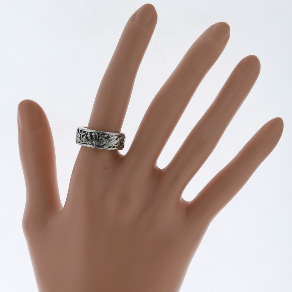 Holy Sacrament Ring – LuxUness