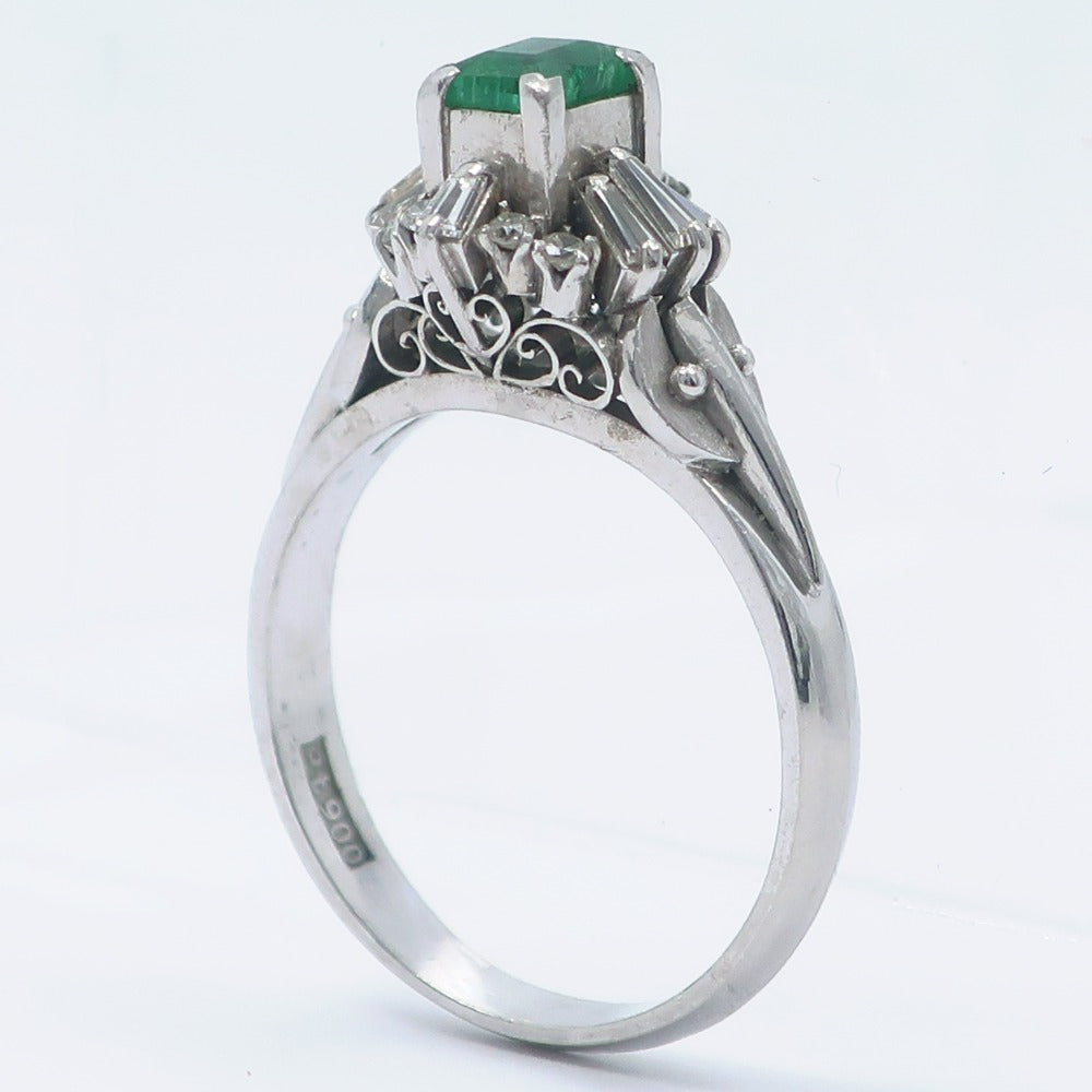 Pt900 Platinum Emerald Diamond Ring