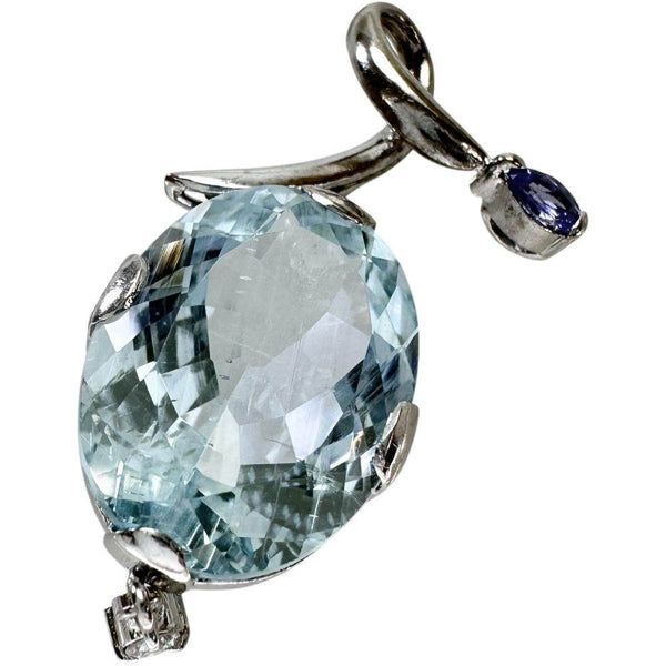 Au750 White Gold Aquamarine Pendant