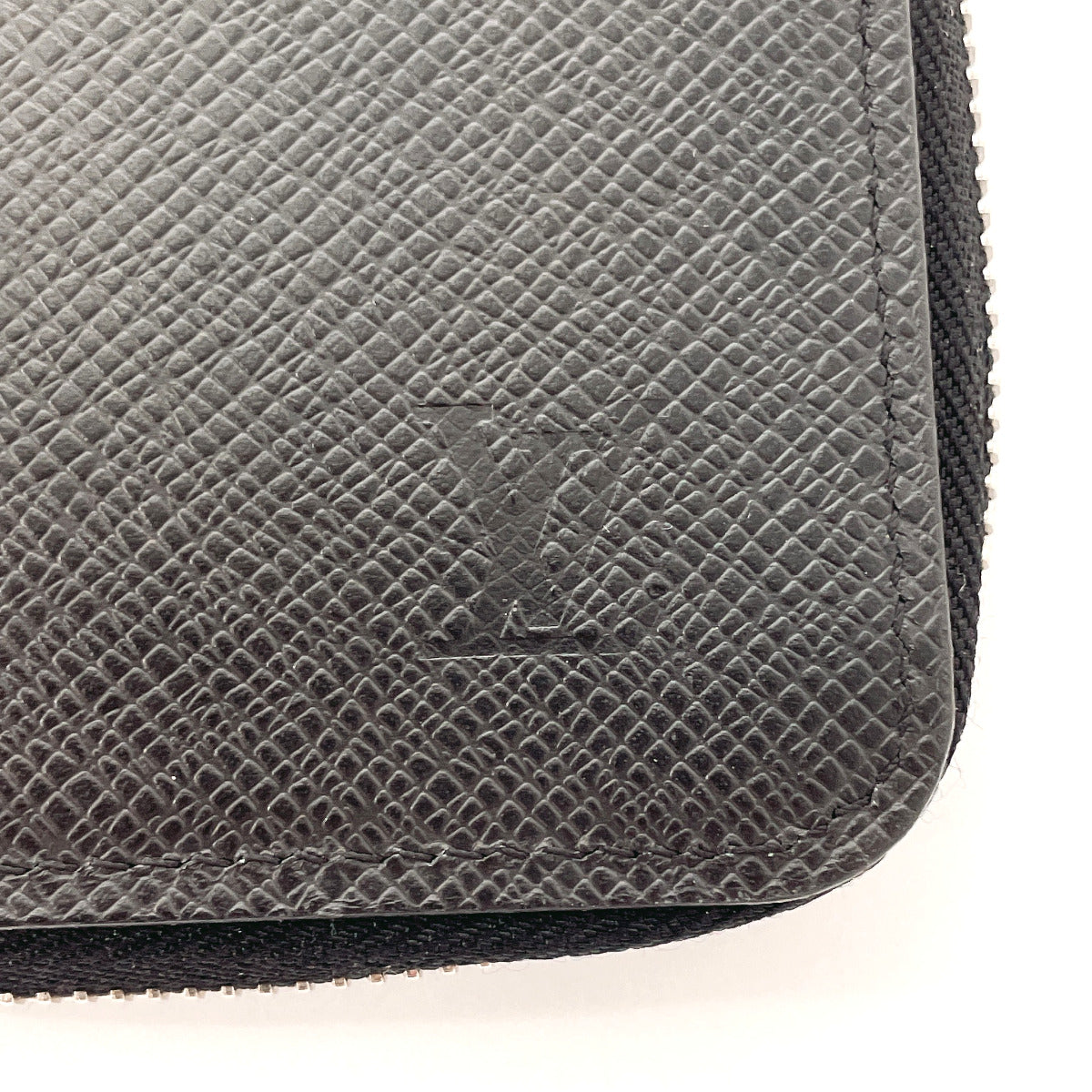 Louis Vuitton Taiga Zippy Wallet Vertical