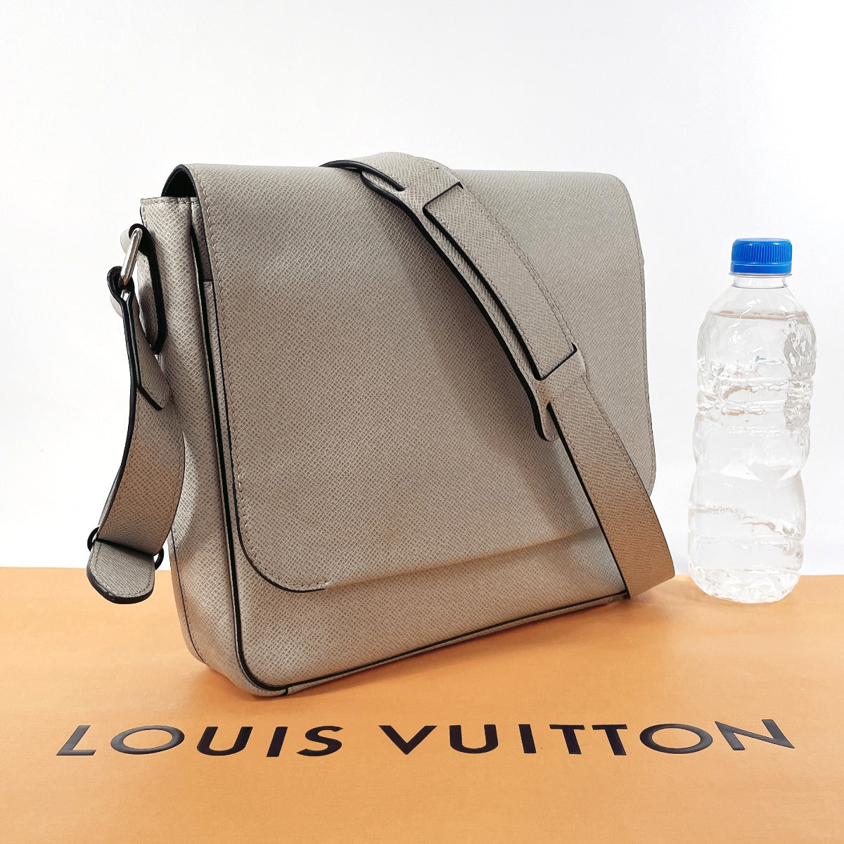 Louis Vuitton Taiga Roman PM Shoulder Bag M32733