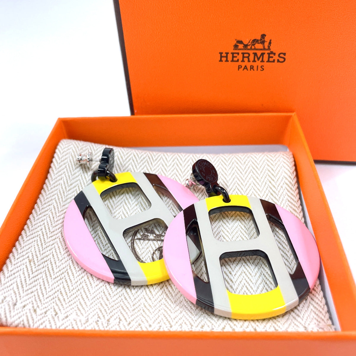 HERMES H Equip Earrings Buffalo Horn Metal