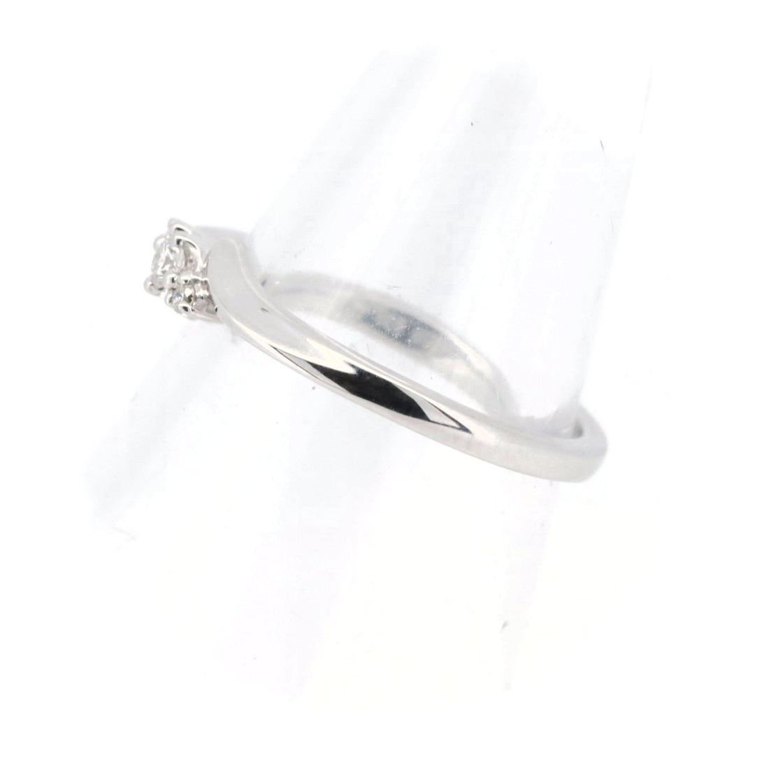 Pre-owned K18WG Diamond Ring Size 6 in Great Condition