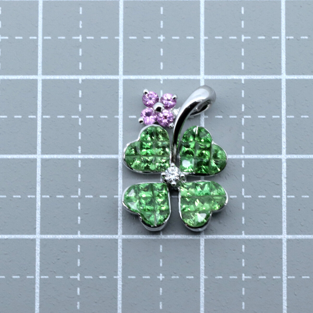 K18WG White Gold Diamond Multi-Color Stone Clover Pendant in Great Condition