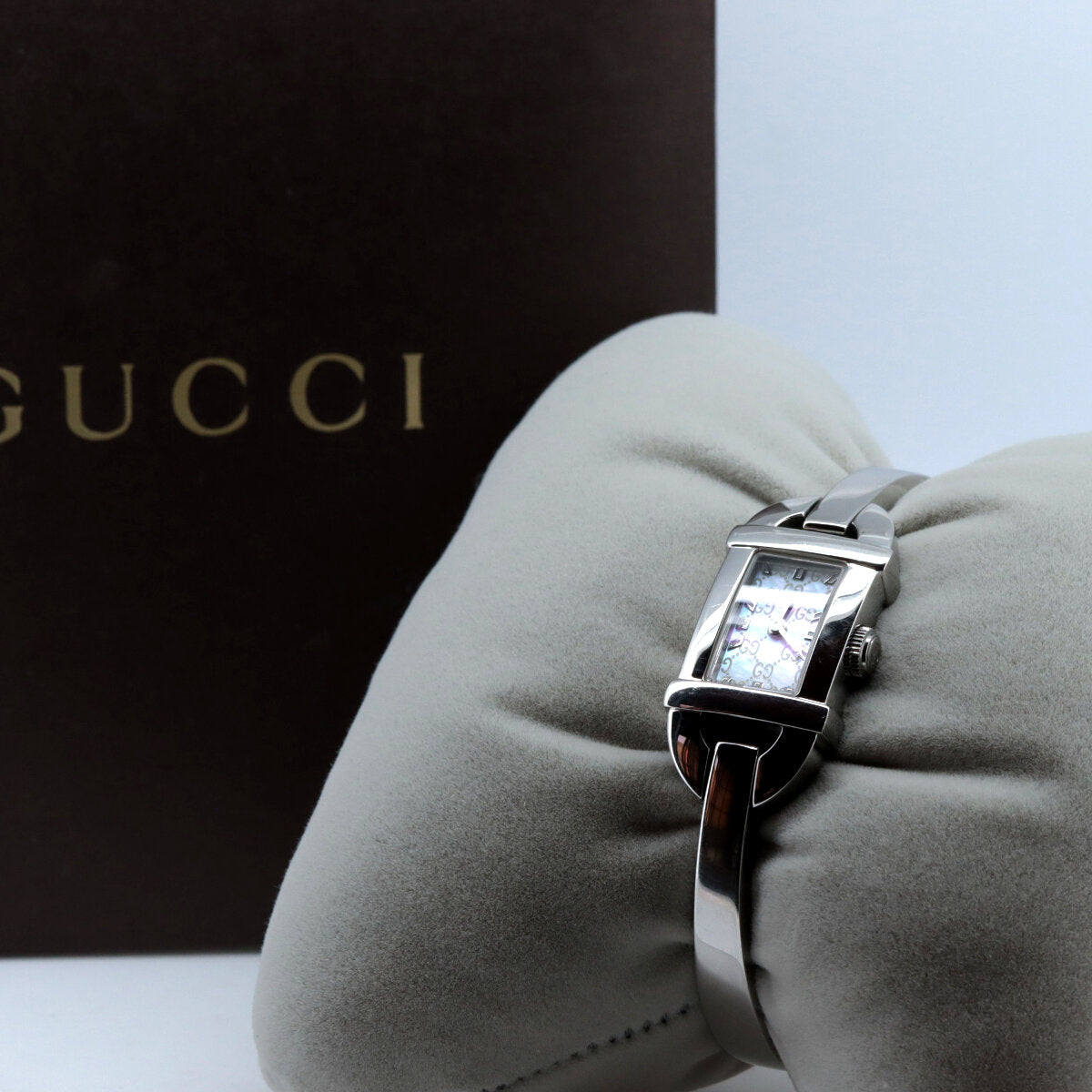 Gucci 6800L Stainless Steel Quartz Bangle Watch in Very Good Condition