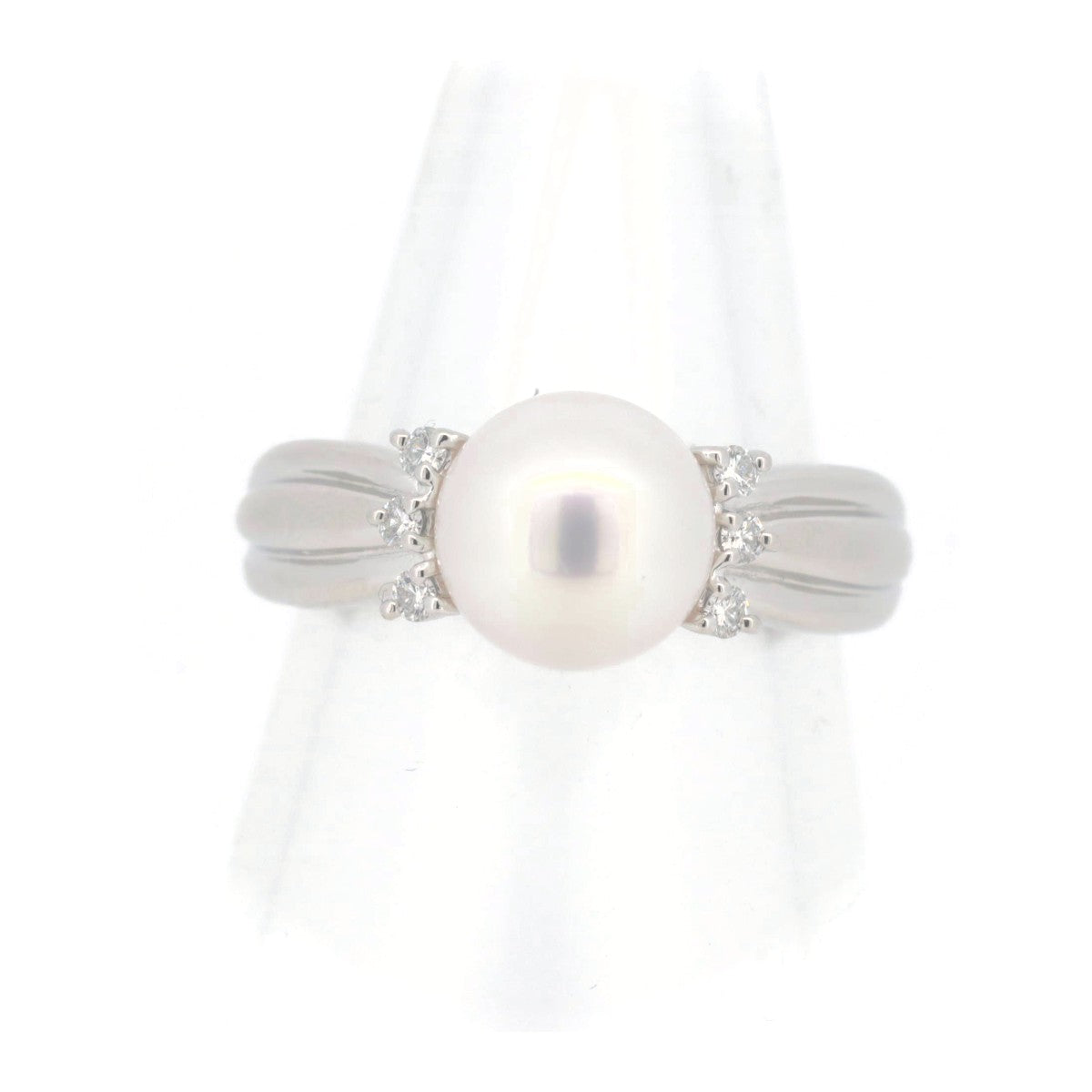 Pre-owned PT900 Platinum Pearl Diamond Ring in Great Condition