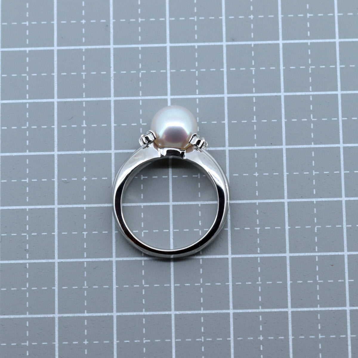 Pre-owned PT900 Platinum Pearl Diamond Ring in Great Condition