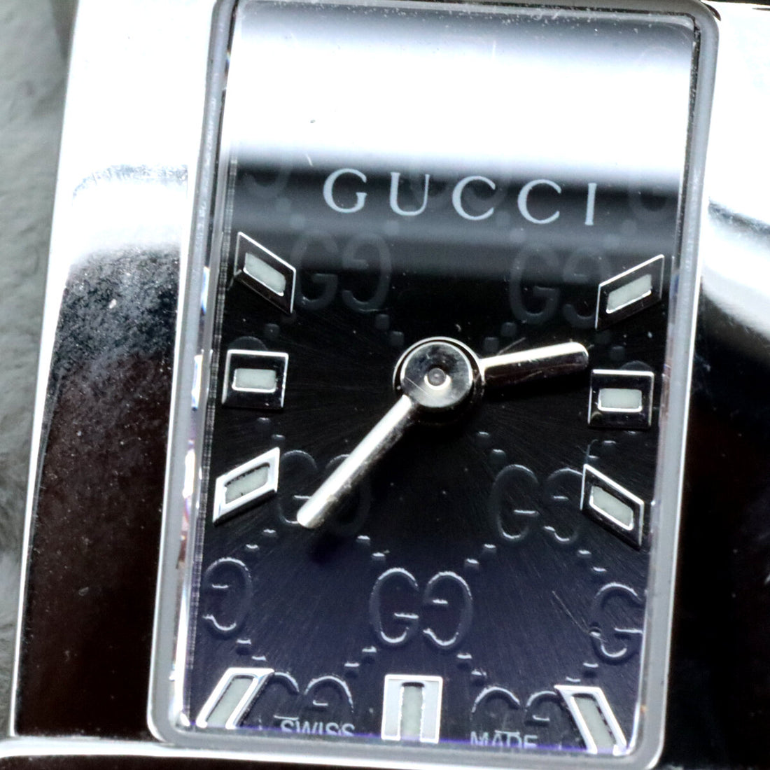 Gucci Stainless Steel Quartz Ladies Watch YA068587 in Great Condition