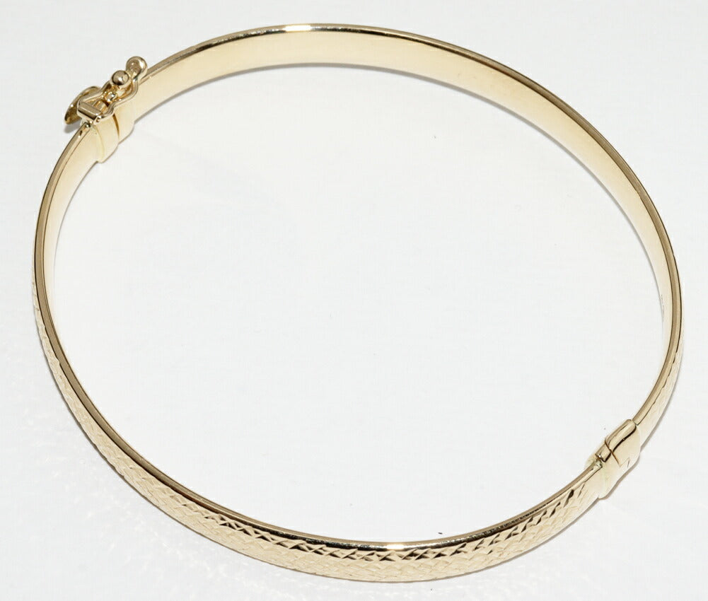 K18YG Bangle Bracelet in Pristine Condition