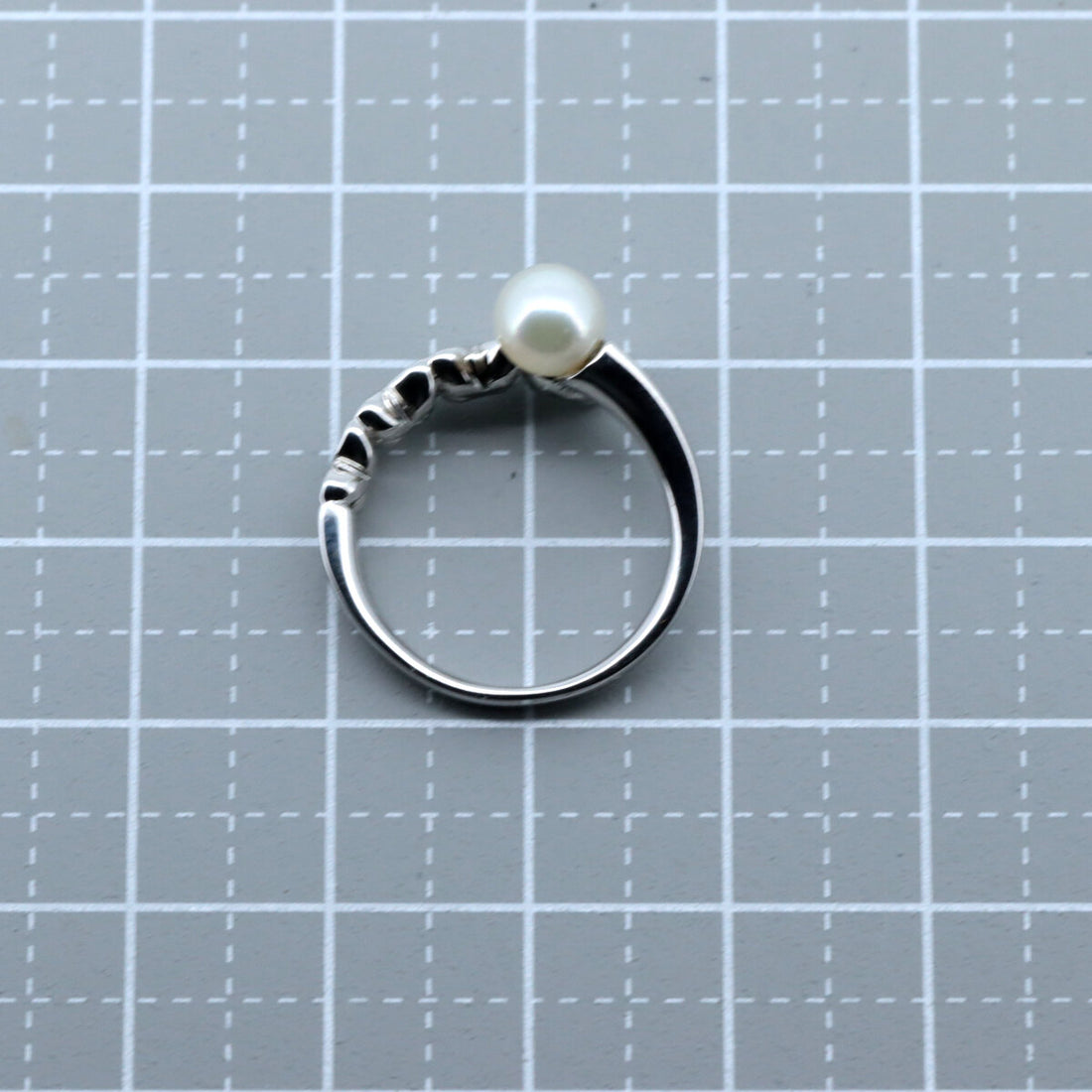 Mikimoto K18WG Pearl Diamond Ring 9号 in Great Condition