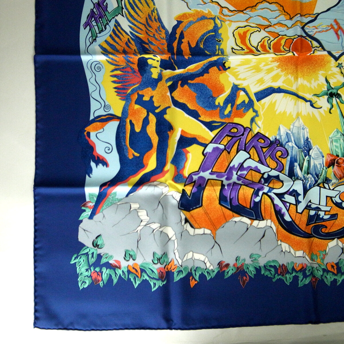 Hermes Silk Carre 90 Scarf in Great Condition