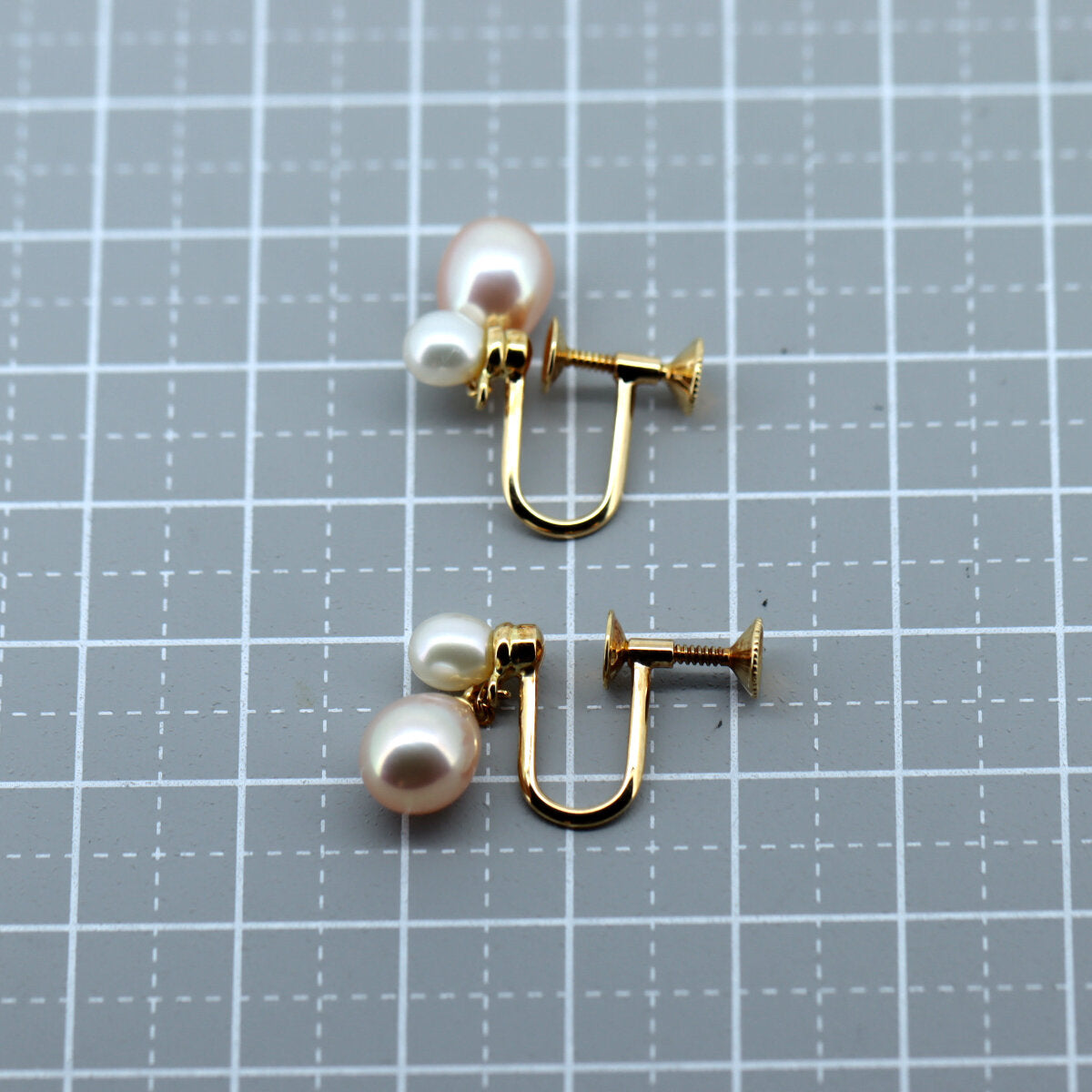 Mikimoto K18YG Freshwater Pearl Earrings in Great Condition