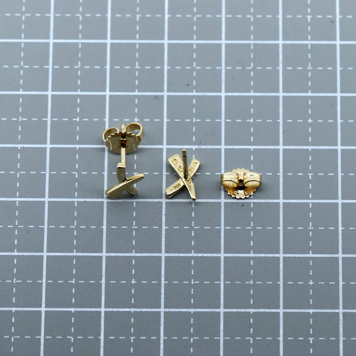 Tiffany & Co K18YG Yellow Gold Kiss Motif Earrings in Great Condition