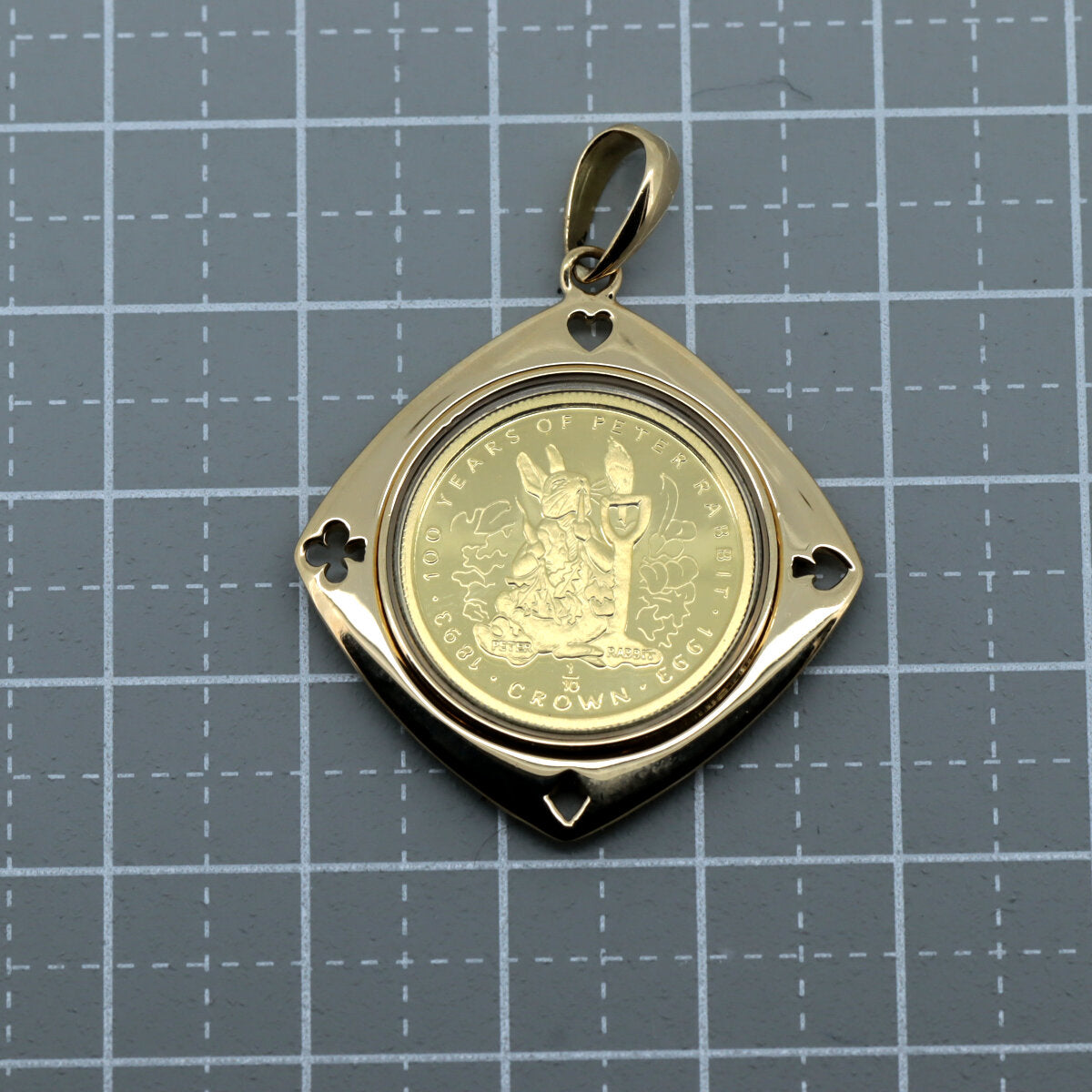 K18YG Gold Peter Rabbit Coin Pendant