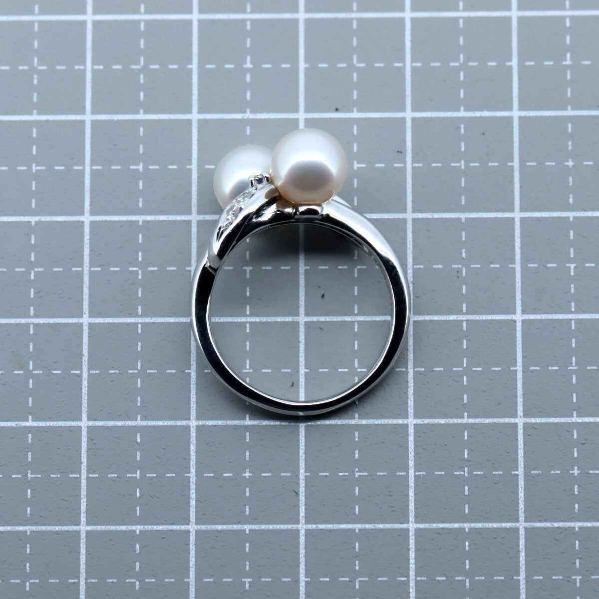 Tasaki Pt900 Platinum Pearl Diamond Ring in Great Condition