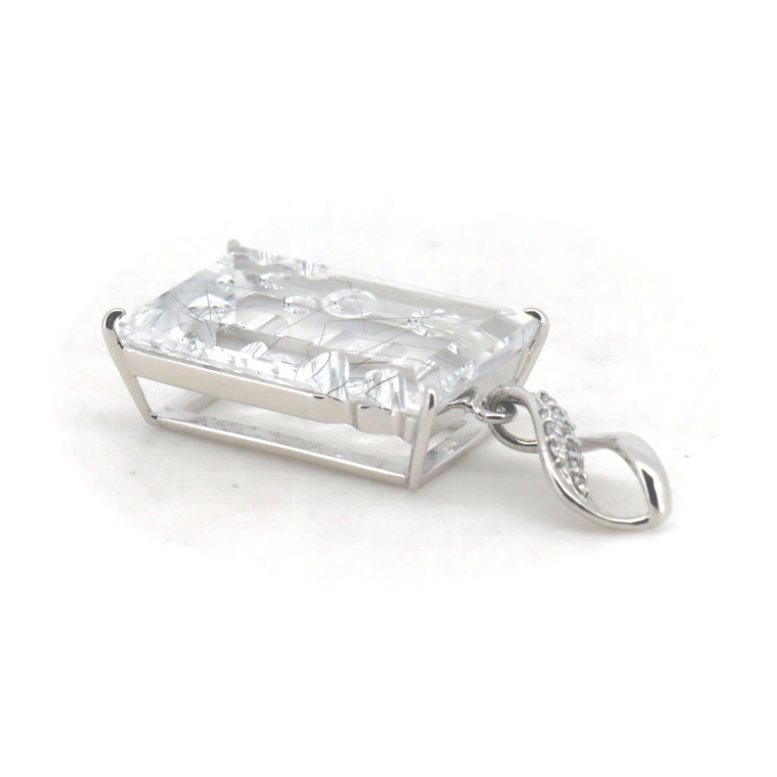 K18WG Quartz Diamond Pendant