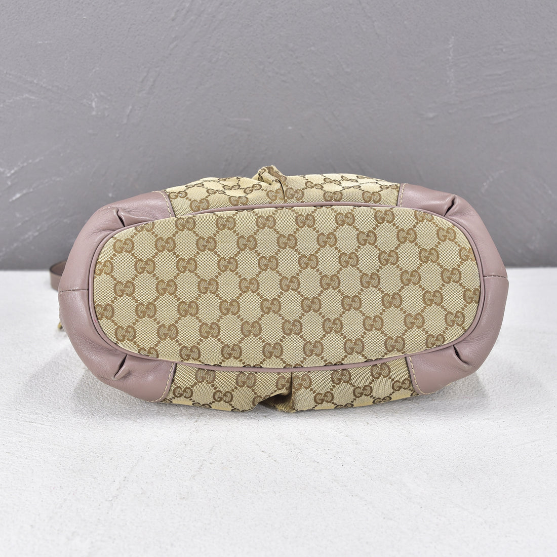 Gucci GG Canvas Sukey Handbag Canvas Handbag 247902