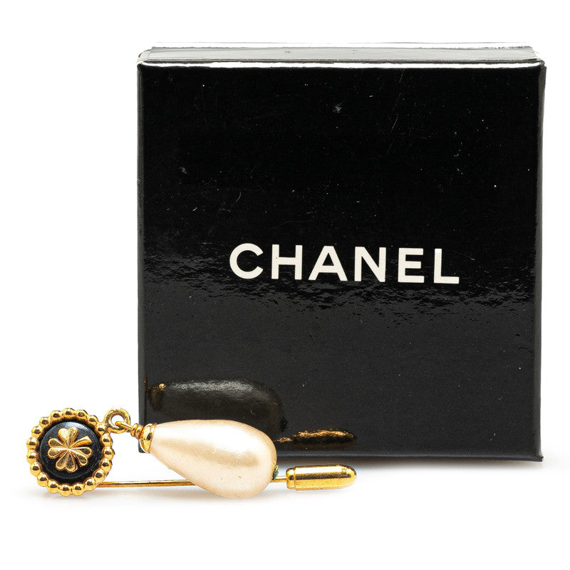 Chanel Clover Motif Faux Pearl Brooch Gold Plated in Very Good Condition