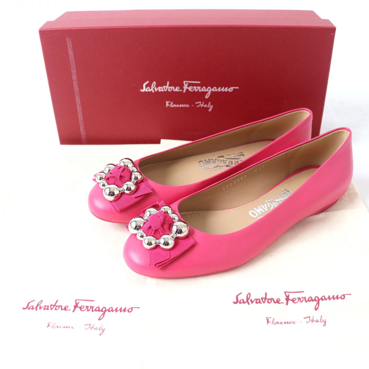 Salvatore Ferragamo Leather Flat Pumps 6D