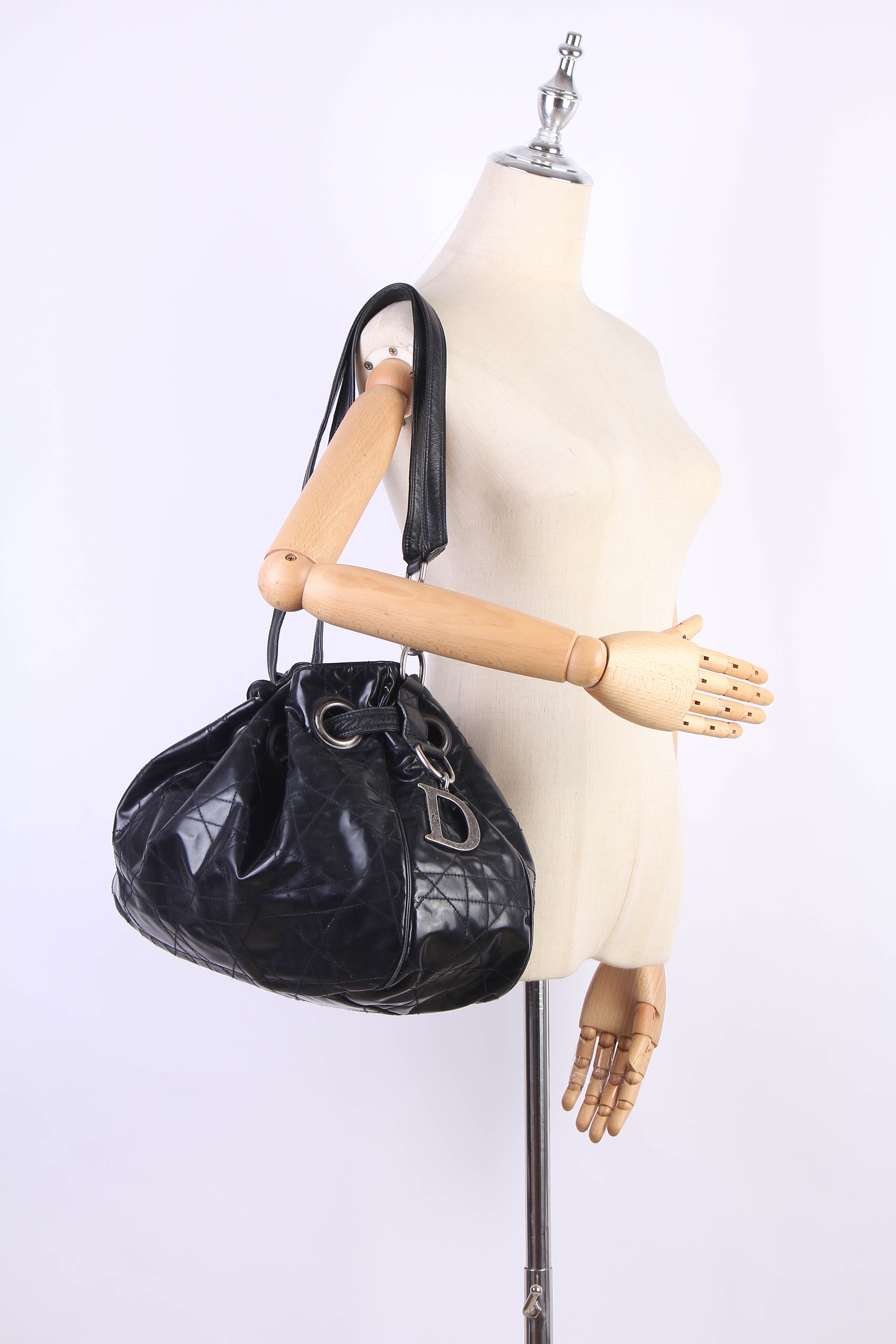 Dior Cannage Drawstring Shoulder Bag Leather Shoulder Bag in Good Condition