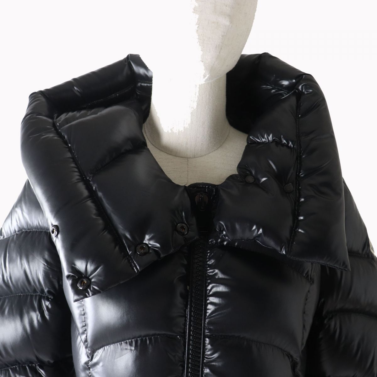 Moncler AKEBIA Logo Hooded Down Jacket Black