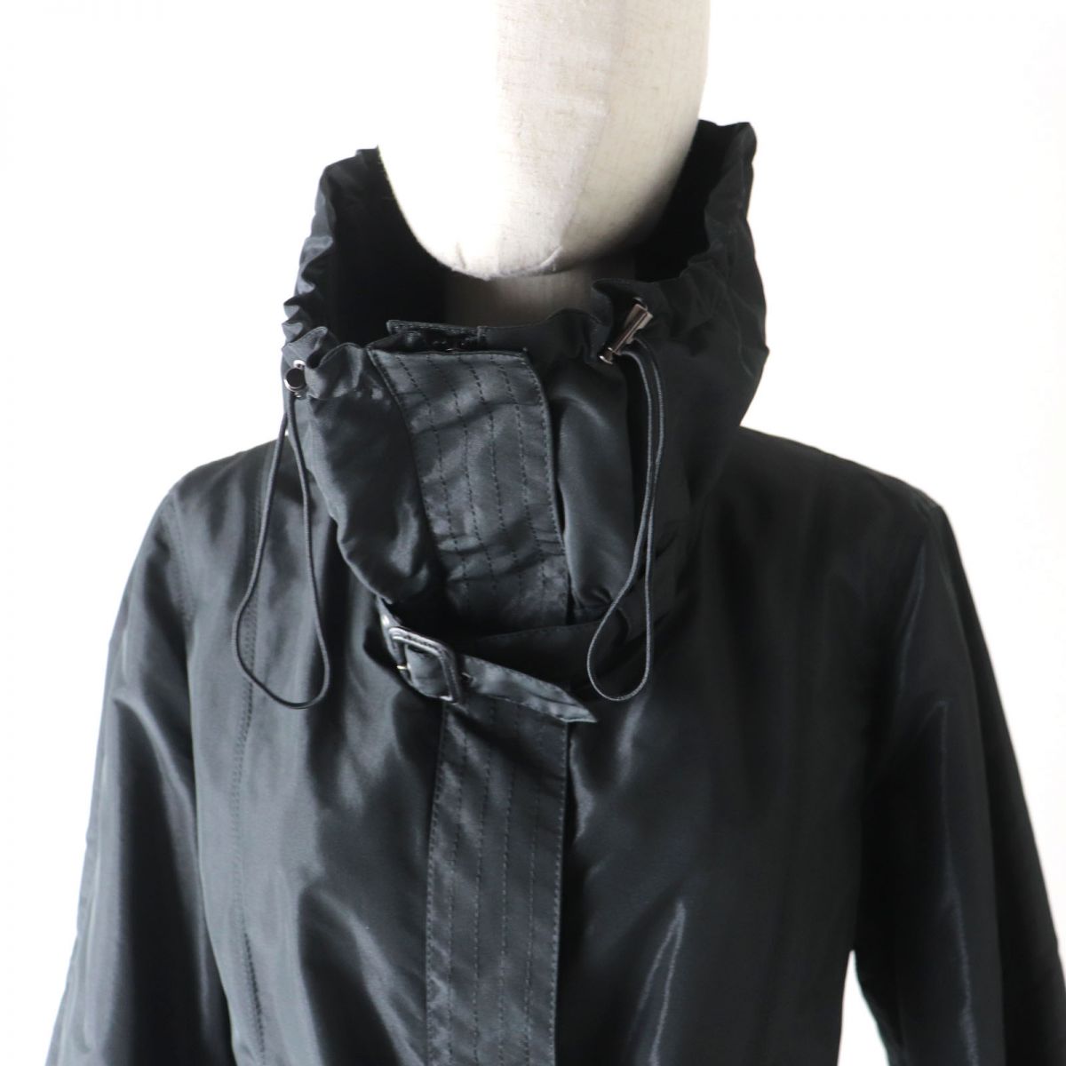 Burberry Belted Logo ZIP Collar Coat Black