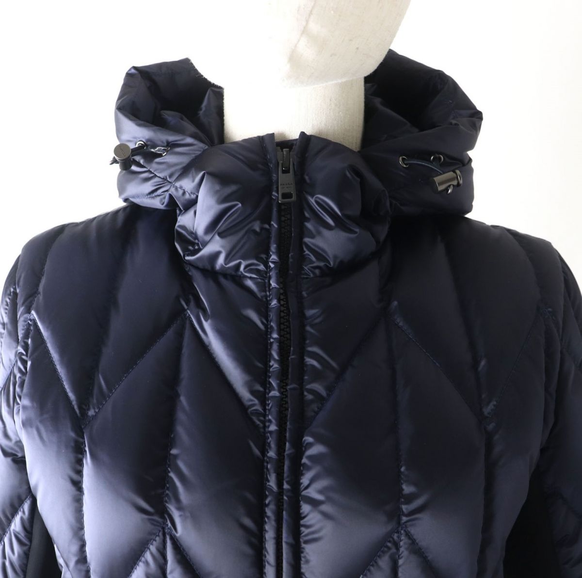 PRADA 290984 Triangle Logo Hooded Down Jacket Navy