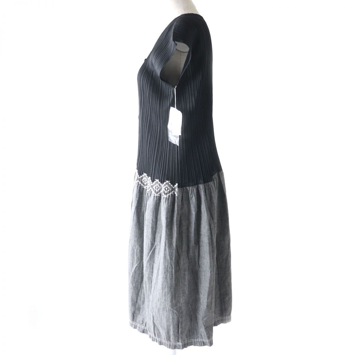 Issey Miyake Pleated V-neck Sleeveless Dress