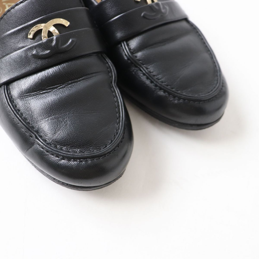 Chanel Leather Loafers G35110 Black Gold