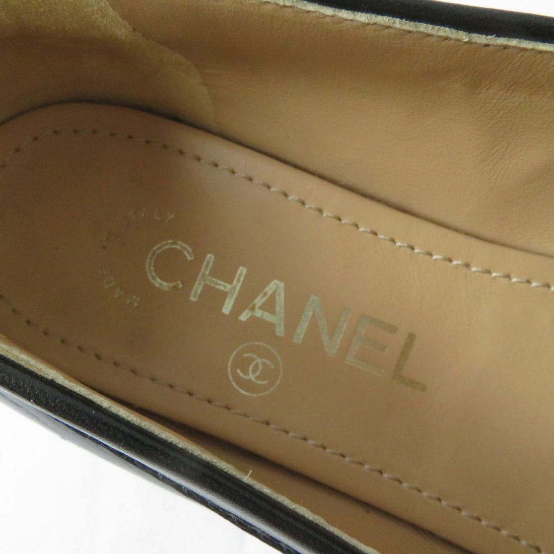 Chanel Leather Loafers G35110 Black Gold