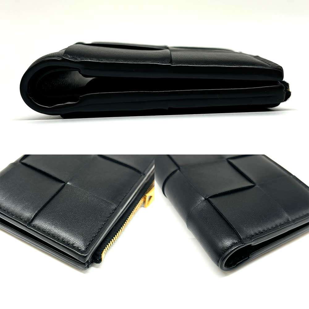 Bottega Veneta Compact Leather Wallet Black in Pristine Condition