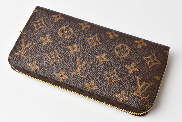 Louis Vuitton Monogram Canvas Zippy Wallet M69054 in Pristine Condition