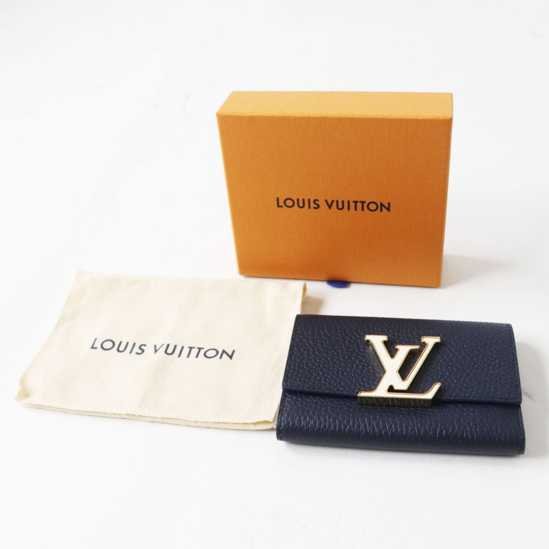 Louis Vuitton Capucines Compact Wallet M82046